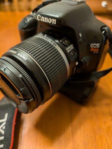 Canon EOS Rebel T2i DSLR Camera with EF-S 18-55mm f / 3.5-5.6