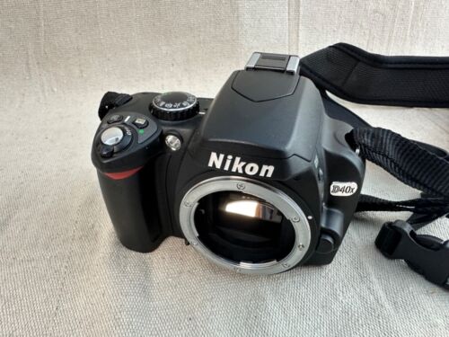 Nikon D40X 10.2 MP Digital SLR Camera – Black (Body Only) UNTESTED NO BATTERY