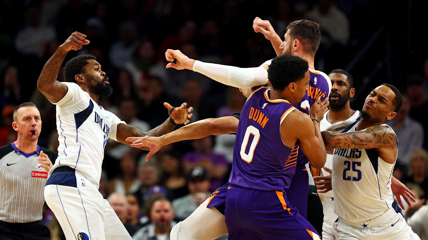 3 Players Get Ejected After Fight During Mavericks-Suns Following Offensive Foul