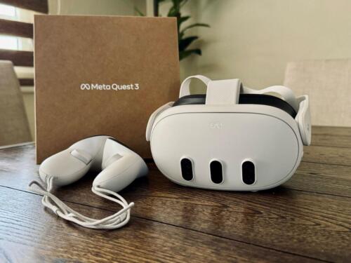 Meta Quest 3 128GB VR Headset – White 899-00579-01 IN ORIGINAL BOX