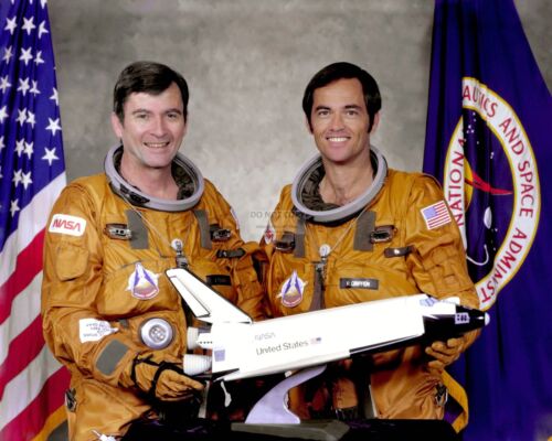 JOHN YOUNG & ROBERT CRIPPEN SPACE SHUTTLE STS-1 CREW – 8X10 NASA PHOTO (EP-500)