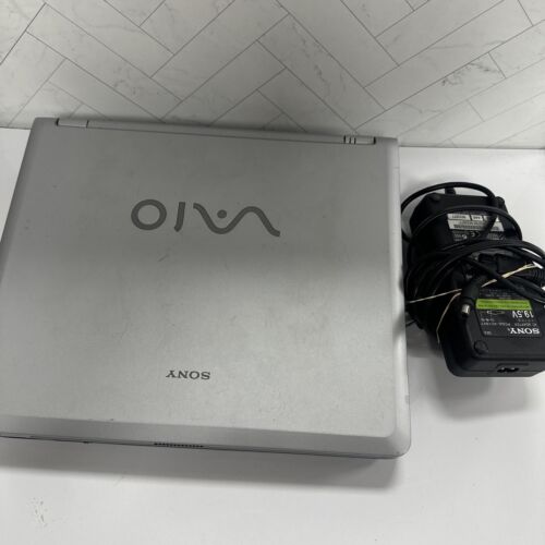 Sony Vaio Vintage 2004 Laptop PCG-K23 w/ Power Cord DVD Drive 15.4″