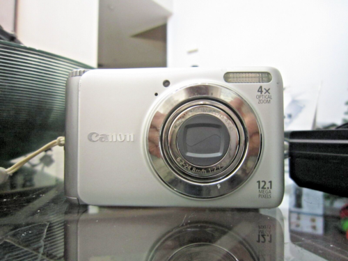 CANON POWER SHOT A3100 IS 12.1 MEGAPIXELS 4 ZOOM COMPLETE KIT WORKS GREAT