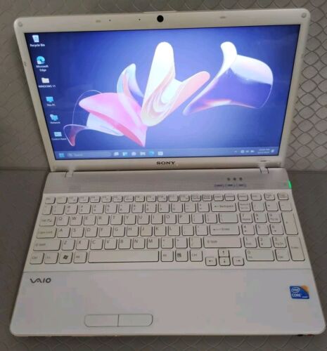 Sony Vaio PCG-71315L Laptop Intel i3 2.4 GHz 750 GB HD 4 GB NO CORD PARTS/REPAIR