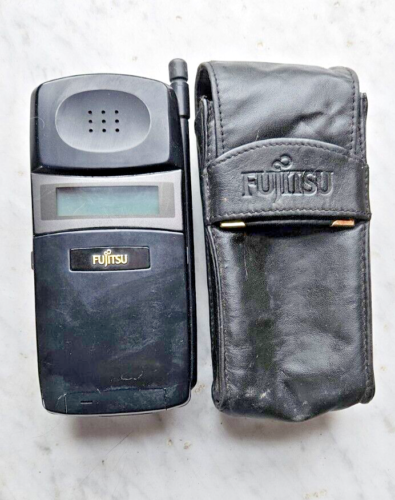 FUJITSU F 80P-171, pocket commander-flip phone with holster RARE