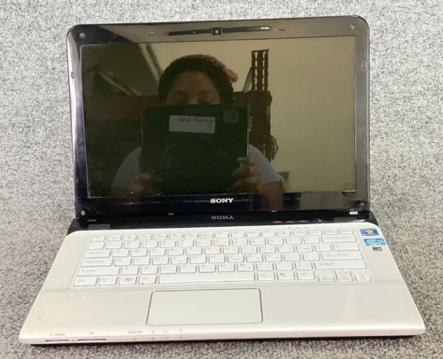 Sony Vaio SVE141D11L Laptop Intel Core i5-1235U,2.4GHz In White For Parts Only