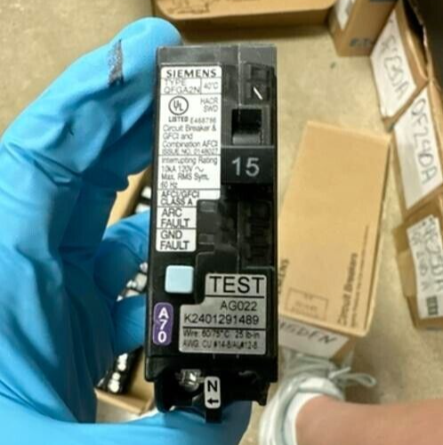 CHIPPED Siemens Q115DFN 15A GFCI/AFCI  120V Plug-In Circuit Breaker