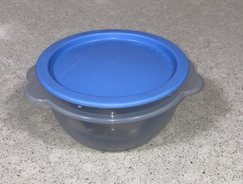 TUPPERWARE 16 OUNCE ONE TOUCH BOWL WITH BLUE SEAL #2514