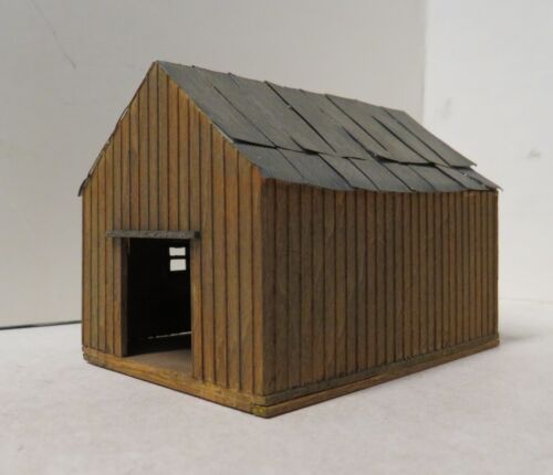 RAILWAY STORAGE OR MAINTENANCE BUILDING. BUILT. WOOD. DETAILED. WEATHERED. HO