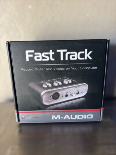 M-Audio Fast Track – USB Audio Recording Interface w/ PRO TOOLS M-POWERED ESSENT