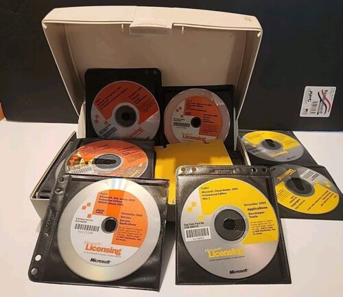 LOT MICROSOFT LICENSING SERVERS  Disc 2005 2000s Lot 42 Cds Software Vintage