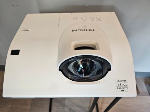 Hitachi CP-BX301WN 3200-Lumen XGA Short-Throw LCD Projector