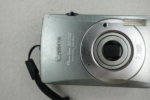 Canon PowerShot Digital ELPH SD750 7.1MP Silver Digital Camera For Parts/Repair