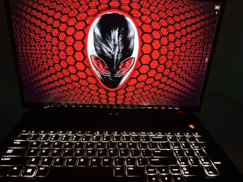 17.3″ Alienware | Hex-Core i7-9750H @4.50GHz w/GeForce RTX | 750G SSD | 8G | W10