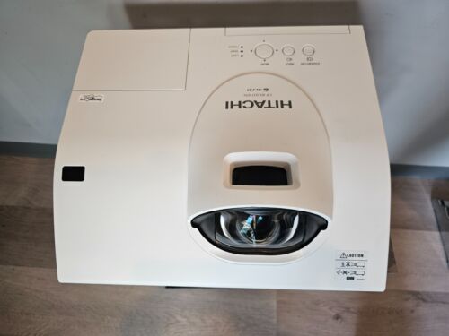 Hitachi CP-BX301WN 3200-Lumen XGA Short-Throw LCD Projector with remote