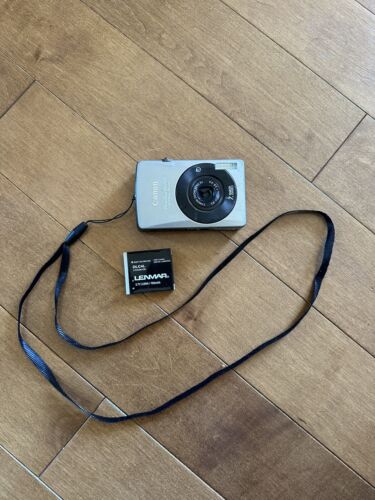 Canon PowerShot SD750 Digital ELPH 7.1 MP Camera Silver w/ Battery READ DESC!!