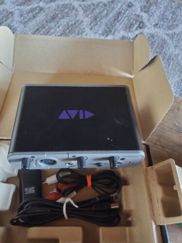 Avid Fast Track Solo Personal Guitar And Vocal Recording System