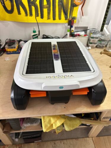 Solar Powered Automatic Robotic Pool Skimmer Cleaner, LOOK AT THE DESCRIPTION