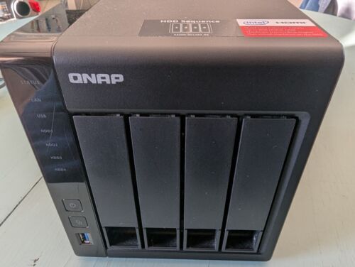 QNAP TS-451+ 4 Bay NAS Server upgraded to 16 GB RAM, diskless, remote included!