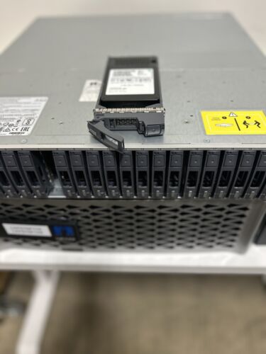 NetApp DS224C NAJ-1501 Disk Shelf 24x 7.68TB SAS SSD 2x IOM12 Controller+2x PSU