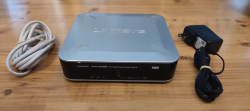 Cisco RVS4000 4 Port Gigabit Security Router with VPN , 1000Mbps