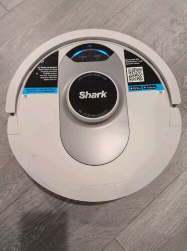 Shark AV2511AE 30 AI Ultra Robot Vacuum Cleaner/Very Lightly Used. T