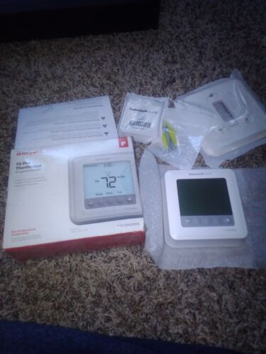 Honeywell Lyric T6 Pro Wi-Fi Programmable Thermostat – White (TH6220WF2006)