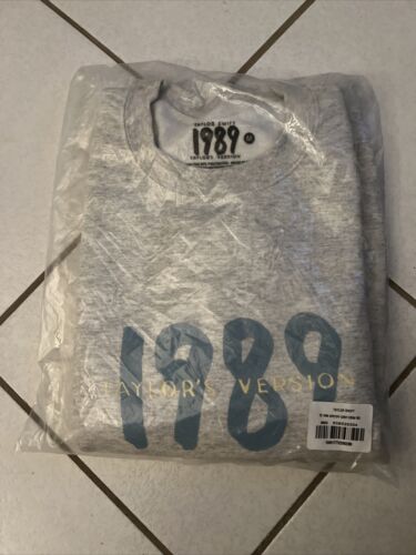 Taylor Swift – (Medium) Spotify Fans First 1989 (Taylor’s Version) Gray Crewneck