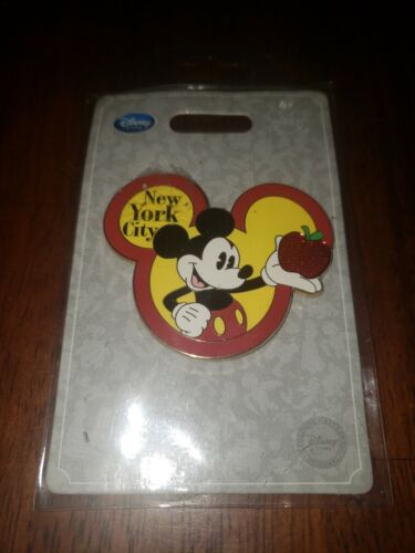 Disney New York City Magnet Mickey Mouse Holding Apple 2.5″ Disney Store