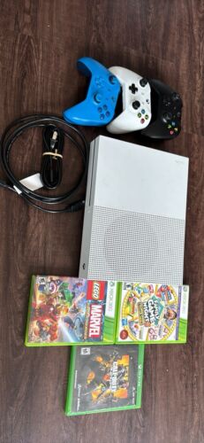 Xbox One Bundle (3 games and 3 controllers)