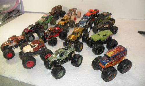 Lot Of 16 Monster Jam Trucks 1:64 Grave Digger Big Foot El Toro Zombie +