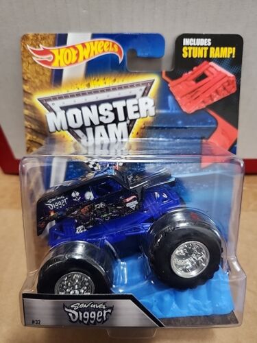 Hot Wheels Monster Jam SON-UVA DIGGER #32 with Blue Ramp 2016 NEW!