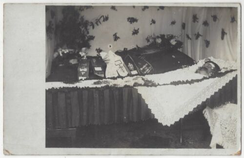 1910 Post Mortem REAL PHOTO – Dead Man in Coffin – Vintage Postcard