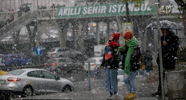 AKOM saat verdi: İstanbul’a kar geliyor