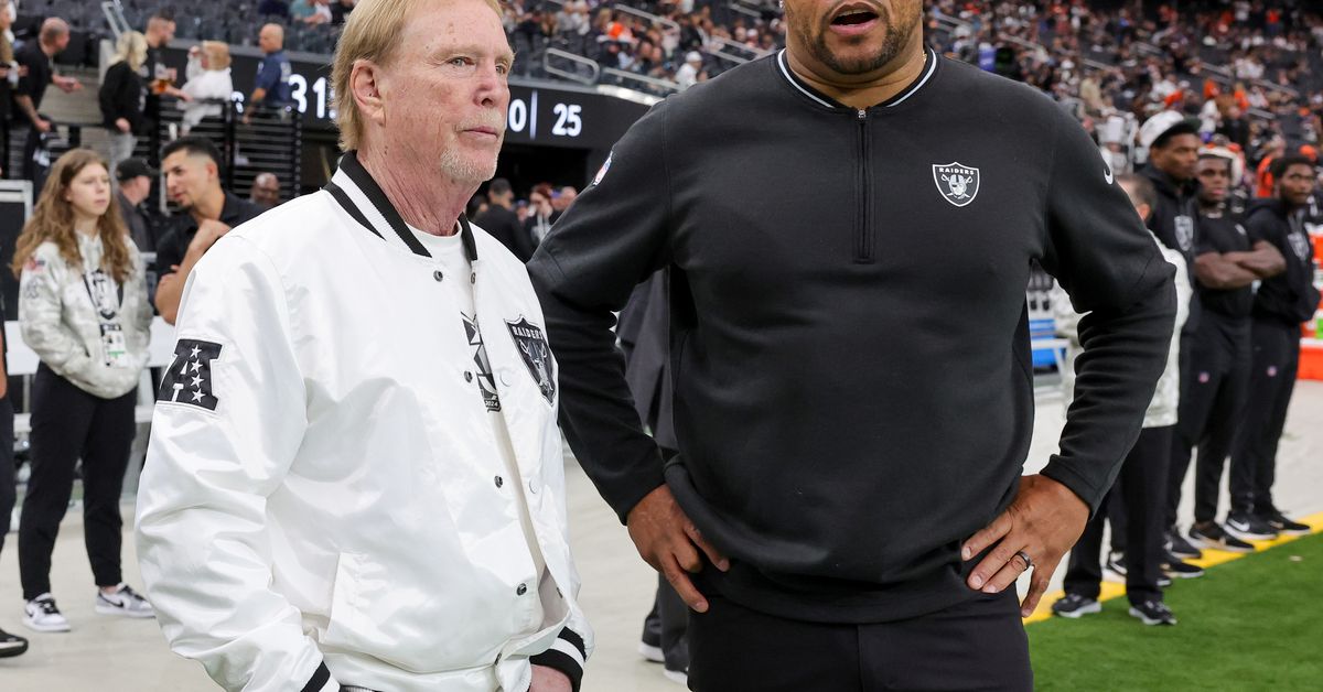 Raiders fans think owner Mark Davis will fire coach Antonio Pierce