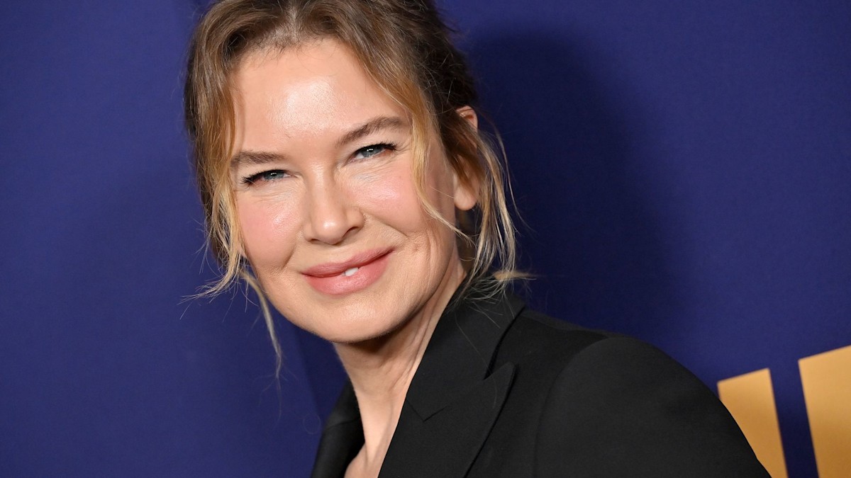 Renée Zellweger is stepmom goals as she makes rare appearance in family video with boyfriend Ant Anstead