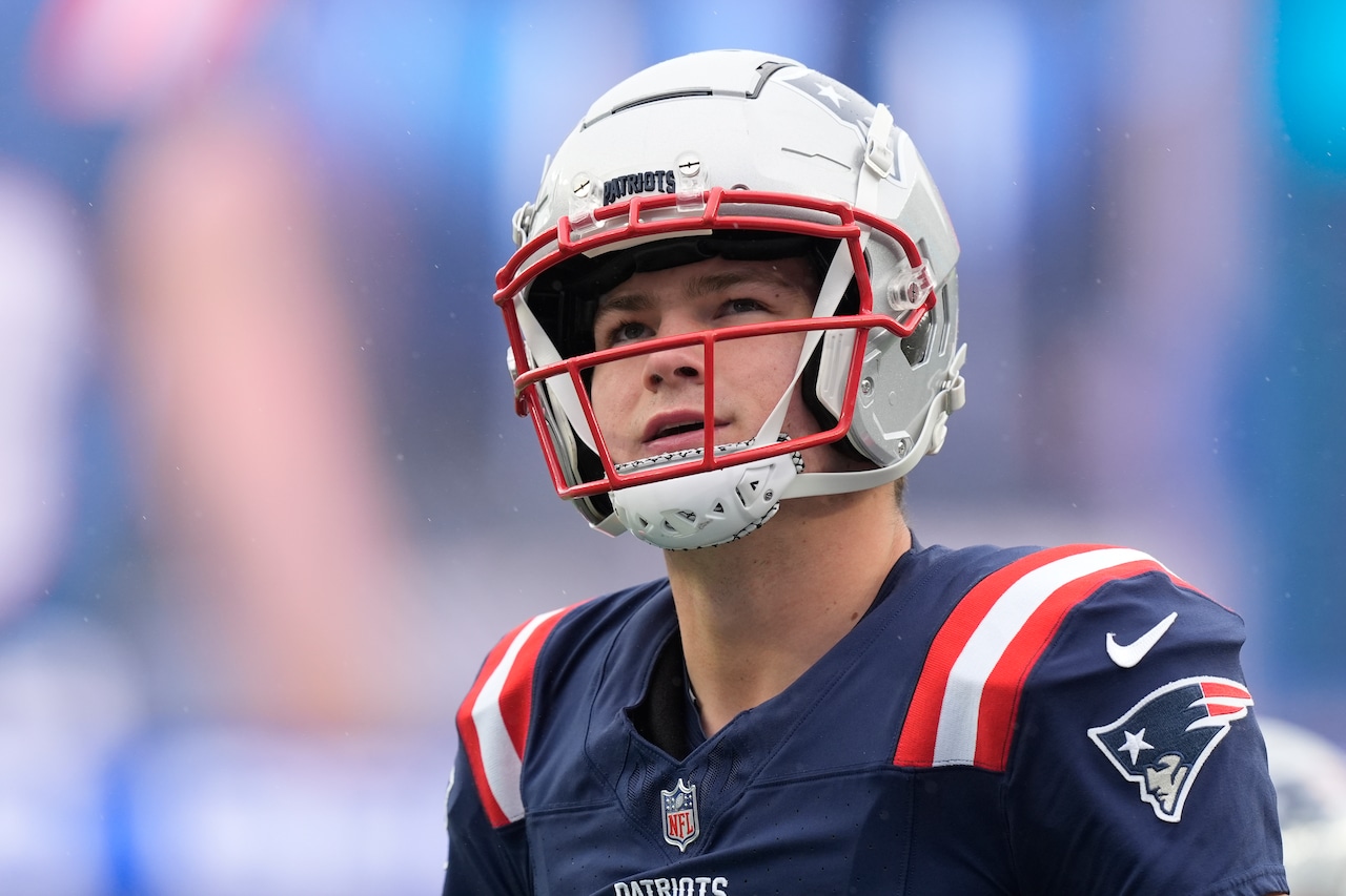 Patriots QB Drake Maye suffers head injury vs. Chargers