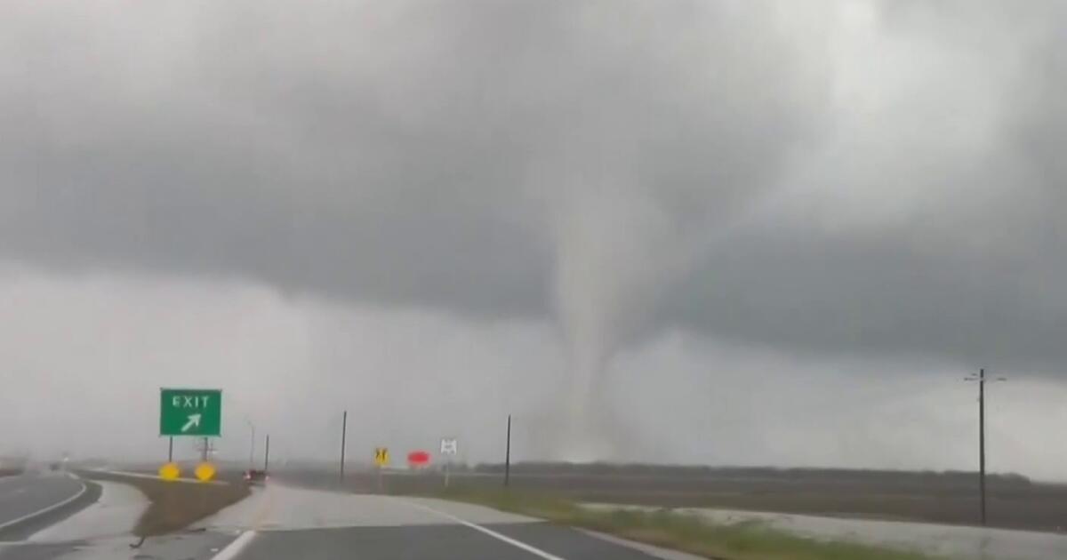 Tornados en Texas, nieve en California y mal tiempo en buena parte del país