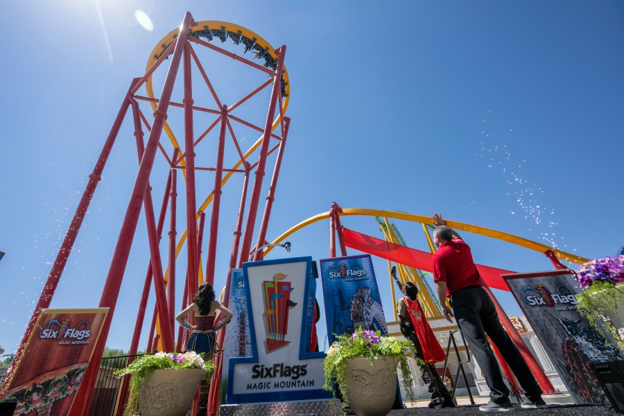 Six Flags Magic Mountain extends park hours for the holiday season