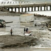 One dead in Ecuador, Peru ports closed amid massive waves | National