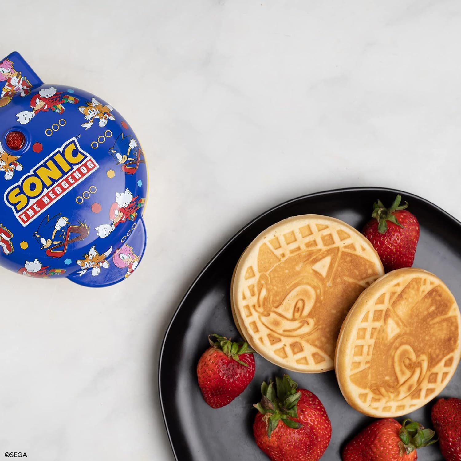 Uncanny Brands Sonic the Hedgehog Mini Waffle Maker – Sega Kitchen Appliance