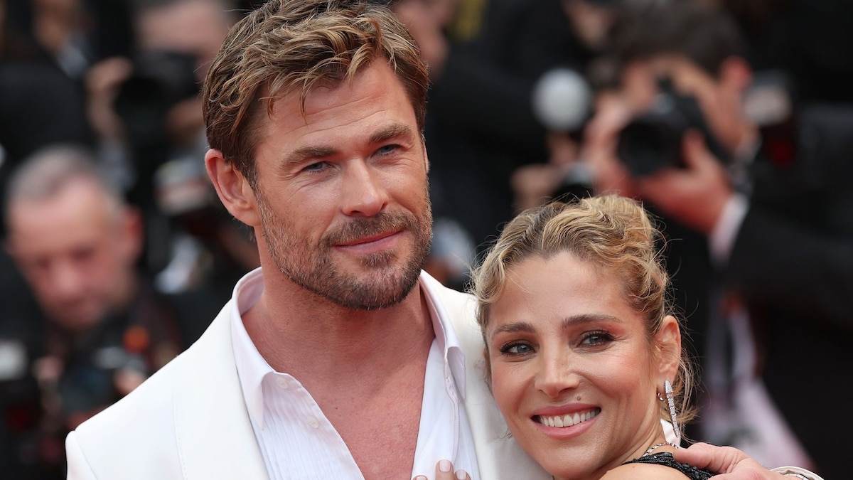 Elsa Pataky and Chris Hemsworth share Christmas family selfie in their PJs