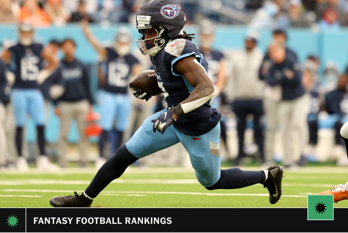 Week 17 fantasy football rankings: Projections, starts, sits, Jalen McMillan, Tyjae Spears and more