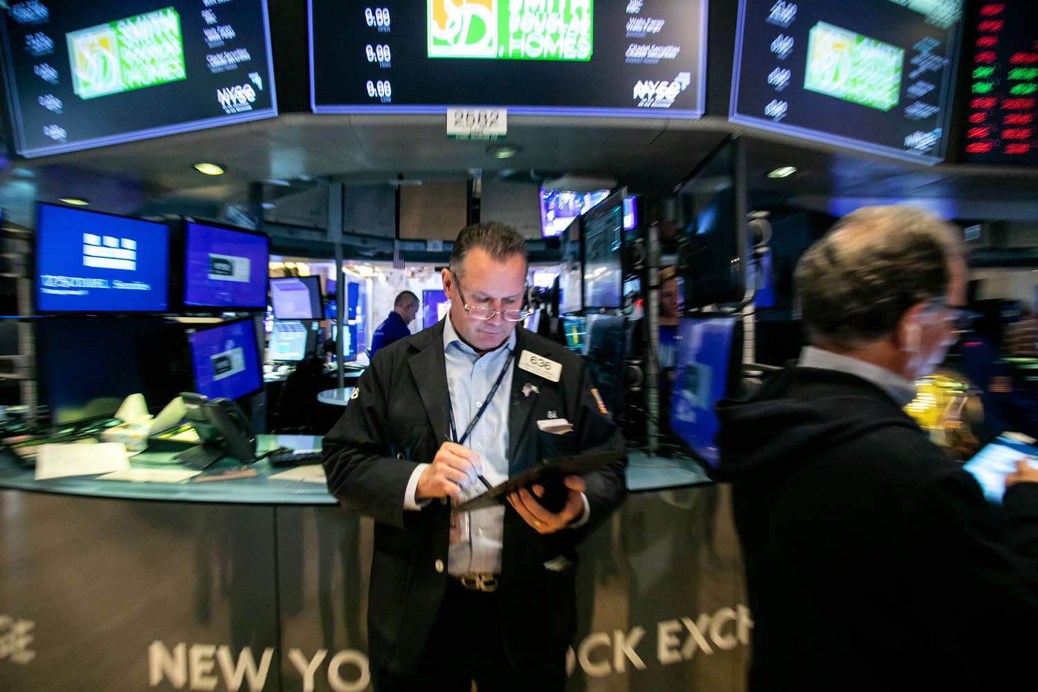 Stocks Slide as Big-Tech Tumbles; Dow, S&P 500 on Pace for Worst Month Since April