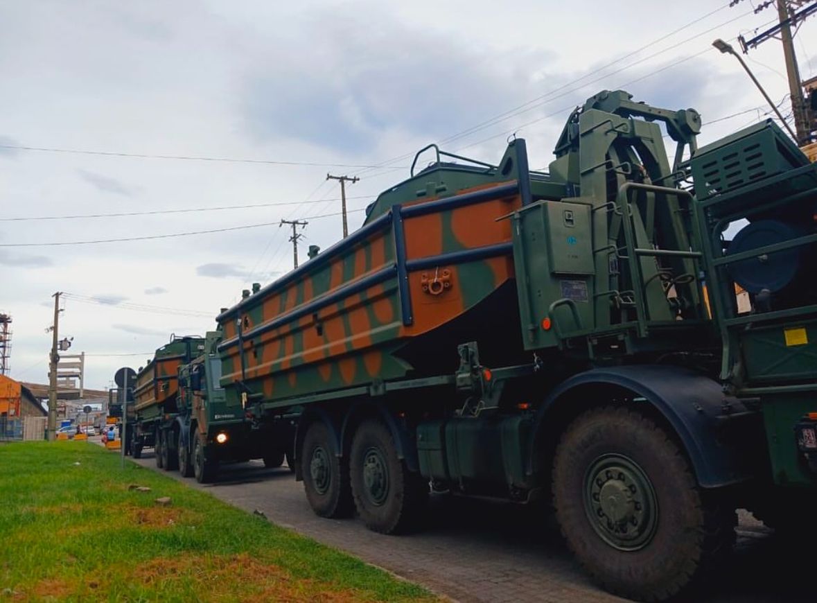 EUA concretizou a entrega de dois novos módulos de ponte móvel para os engenheiros do Exército Brasileiro