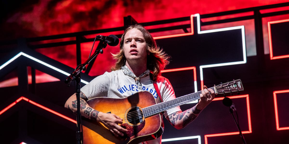 Billy Strings gets up close and personal with fans in New Orleans