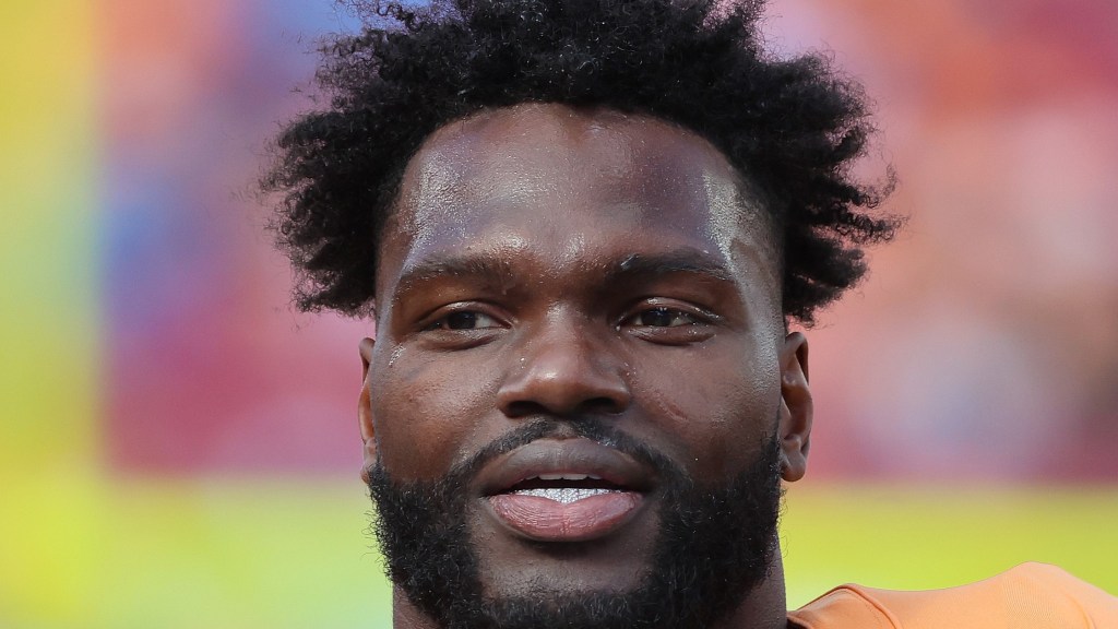 Dolphins allowing ex-Broncos pass rusher to unretire in 2024