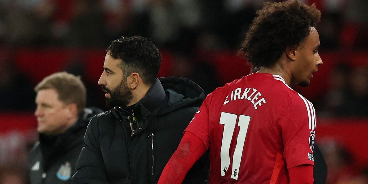 Joshua Zirkzee booed by Man Utd fans and storms down tunnel in Newcastle clash