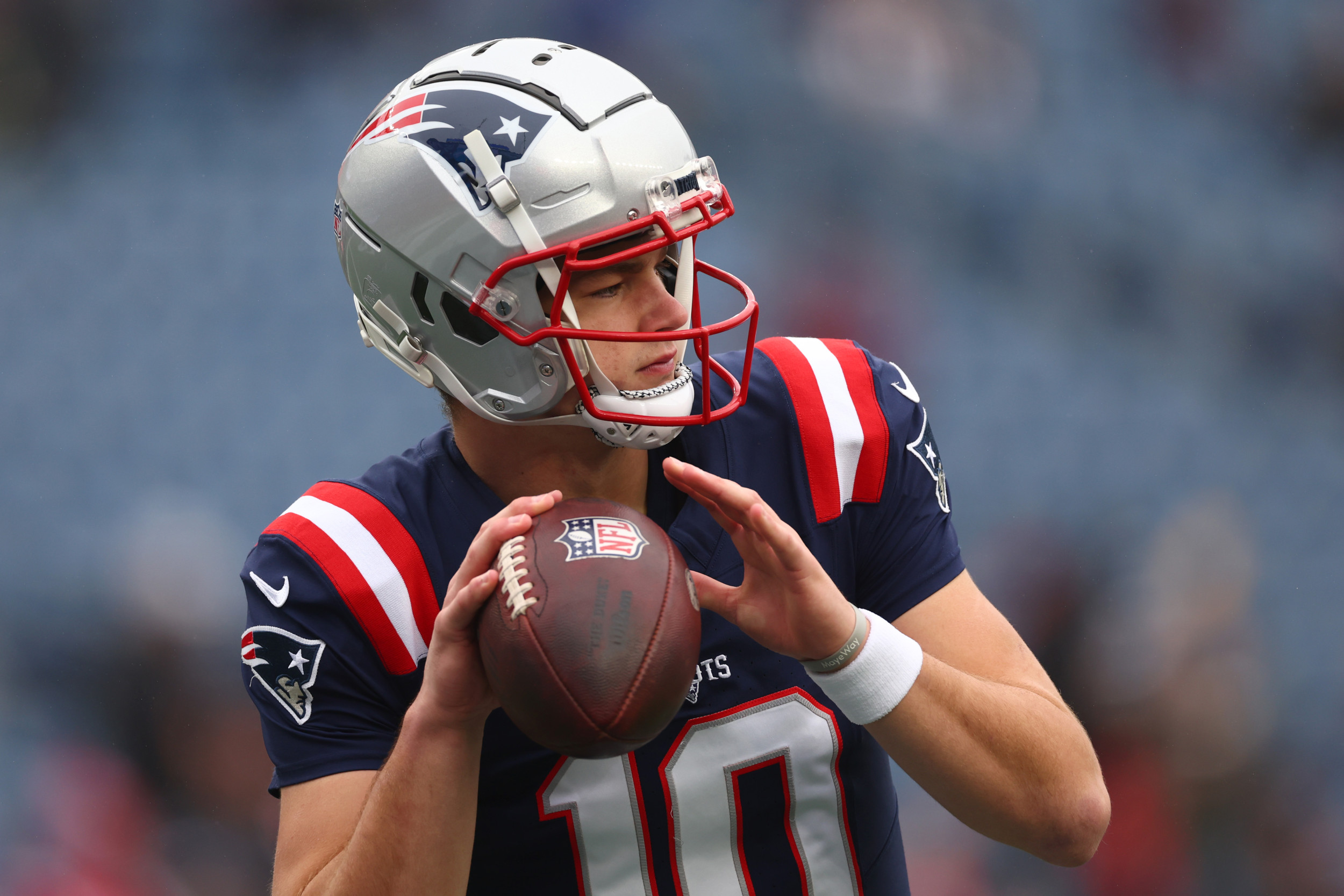 Patriots QB Drake Maye Heads to Locker Room After Taking Scary Hit to Head