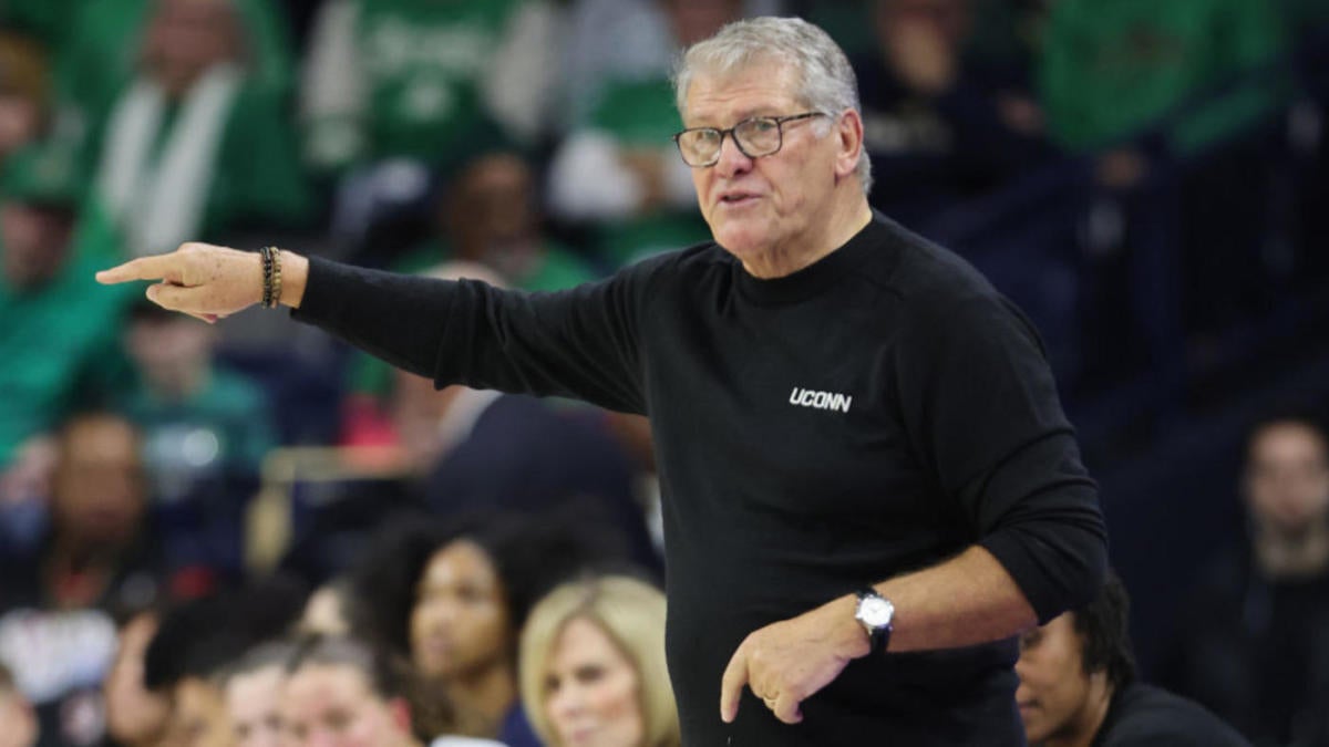 Women’s college basketball rankings: UConn sticks at No. 7 as Geno Auriemma makes history